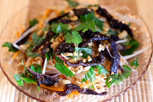Nộm đu đủ bò khô: nồng nàn như mùa hạ - Ảnh 2.