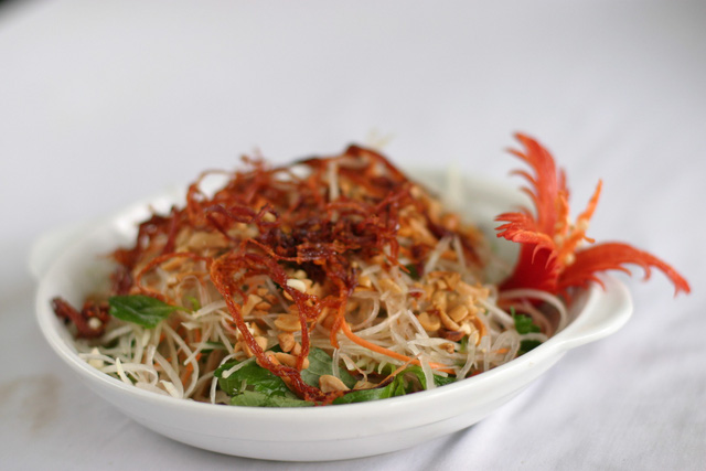 Nộm đu đủ bò khô: nồng nàn như mùa hạ - Ảnh 1.