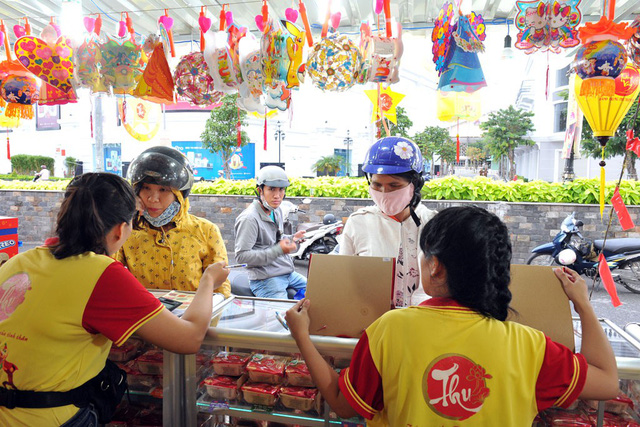 Thị trường bánh trung thu năm nay: sức mua giảm - Ảnh 1.