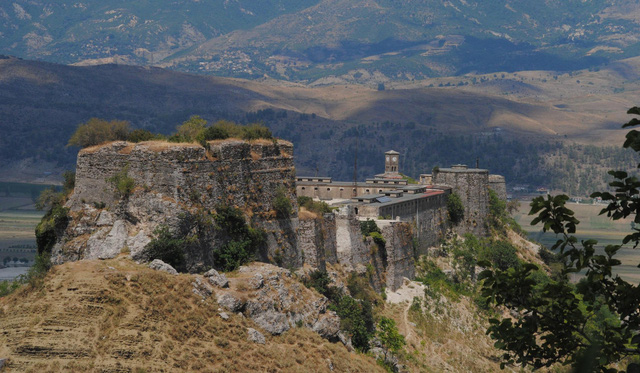 Albania – vùng đất đẹp ẩn mình giữa châu Âu - Ảnh 10.