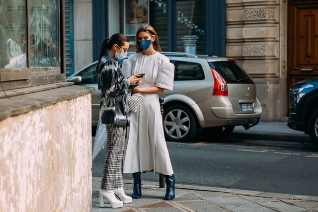 Paris Fashion Week Xuân – Hè 2021: mốt nhất là… khẩu trang - Ảnh 11.