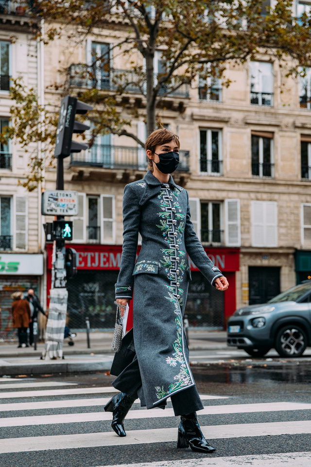Paris Fashion Week Xuân – Hè 2021: mốt nhất là… khẩu trang - Ảnh 14.