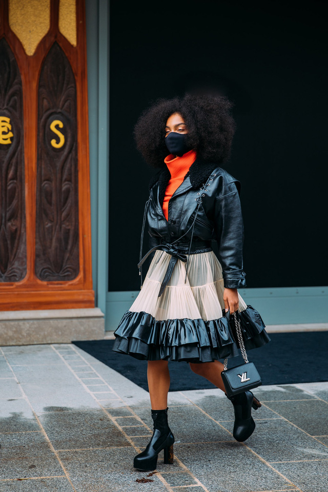 Paris Fashion Week Xuân – Hè 2021: mốt nhất là… khẩu trang - Ảnh 4.
