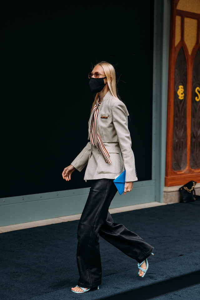 Paris Fashion Week Xuân – Hè 2021: mốt nhất là… khẩu trang - Ảnh 5.