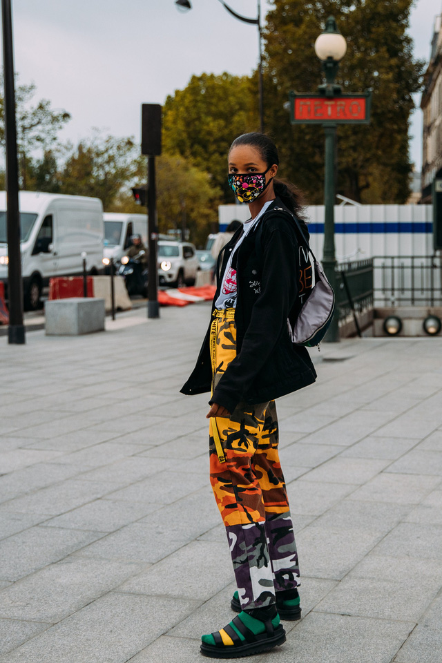 Paris Fashion Week Xuân – Hè 2021: mốt nhất là… khẩu trang - Ảnh 7.