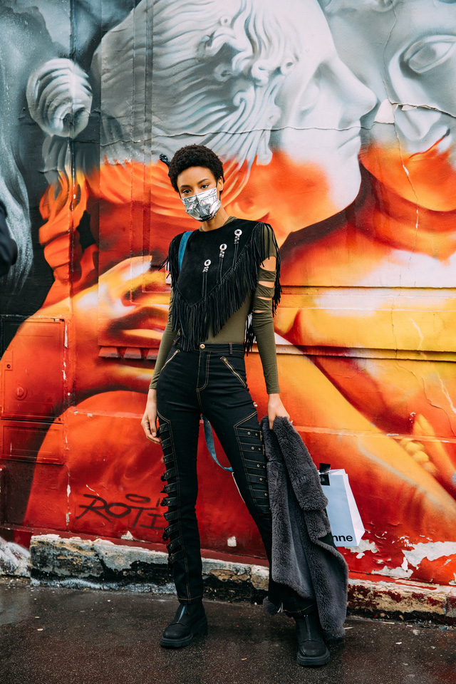 Paris Fashion Week Xuân – Hè 2021: mốt nhất là… khẩu trang - Ảnh 10.