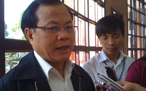 Bí thư Thành ủy Hà Nội Phạm Quang Nghị trao đổi với báo giới ngay sau khi Luật Thủ đô được Quốc hội thông qua - Ảnh: Thảo My.<br>