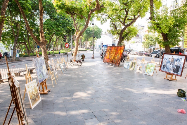 Phố đi bộ hồ Hoàn Kiếm chính thức hoạt động từ ngày 1/1/2020 - Ảnh 3.