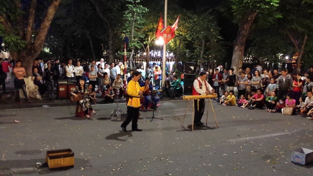 Phố đi bộ hồ Hoàn Kiếm chính thức hoạt động từ ngày 1/1/2020 - Ảnh 2.