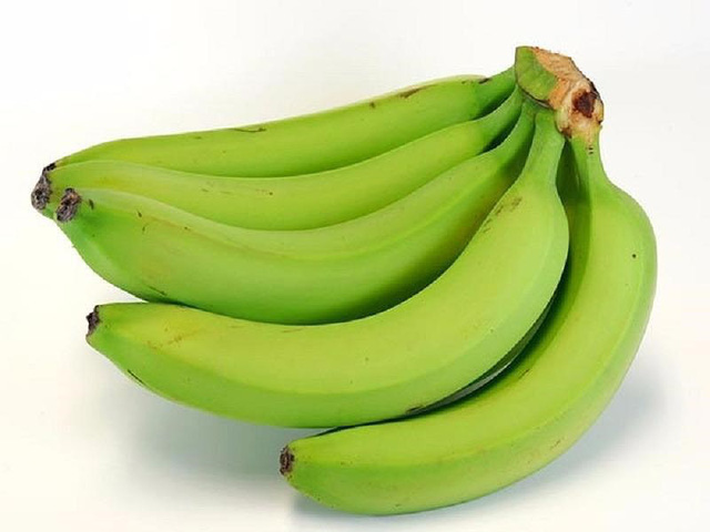 Chuối xanh có nhiều công dụng bất ngờ - Ảnh 1.