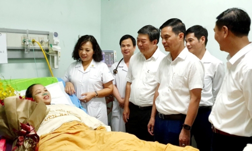 Cứu sống sản phụ hôn mê - ngừng tuần hoàn do tắc mạch ối