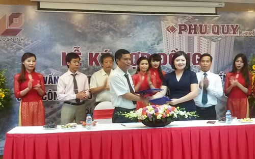Tổng giám đốc Phú Quý Land Nguyễn Thị Trúc Quỳnh và Chủ tịch Hội đồng Quản trị Công ty Lộc Ninh Nguyễn Văn Lợi ký bản hợp đồng hợp tác, ngày 1/10.<br>