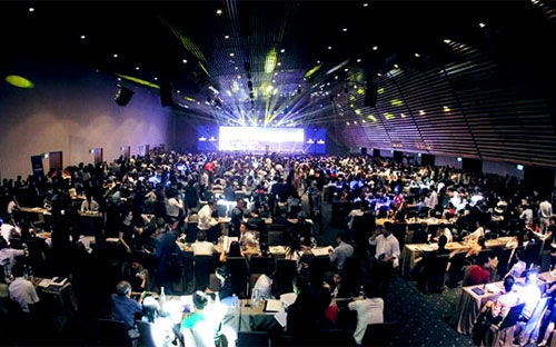 Đến tham dự lễ ra mắt The Landmark tại Hà Nội, khách hàng được giao lưu,
 chứng kiến lễ ra mắt The Landmark tại Tp. HCM qua cầu truyền hình trực 
tiếp hai miền Bắc - Nam đồng tổ chức cùng ngày.