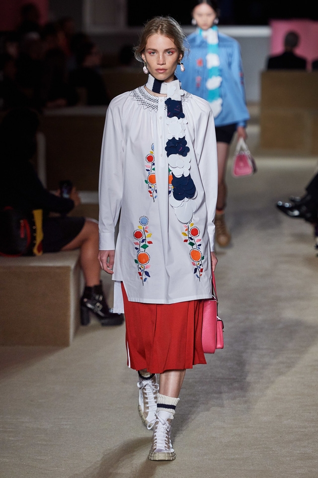 BST Resort 2020 của Prada: tự do cùng cotton - Ảnh 4.