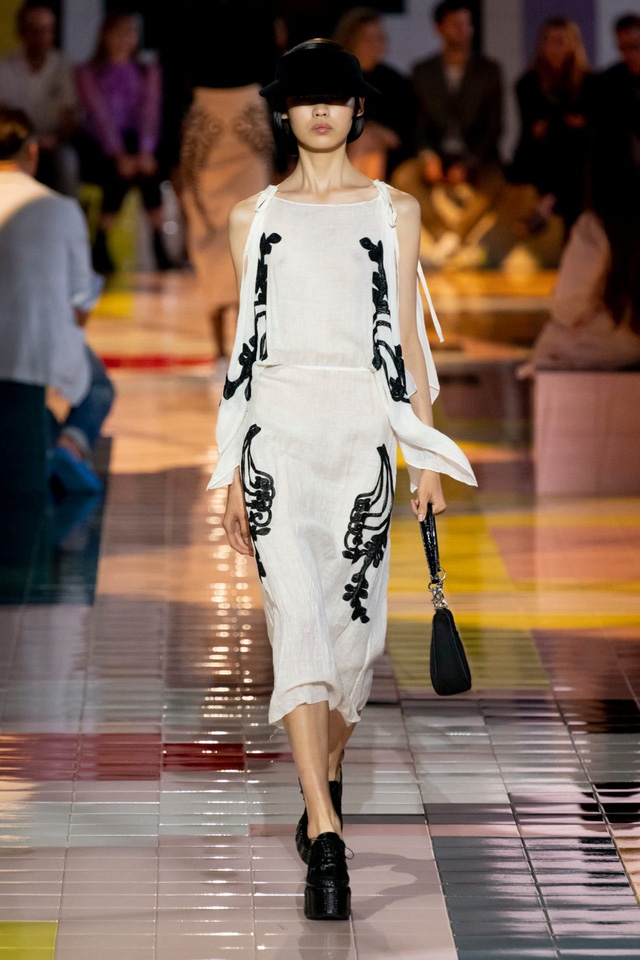 BST Xuân Hè 2020 của Prada: sự thanh lịch cổ điển - Ảnh 8.