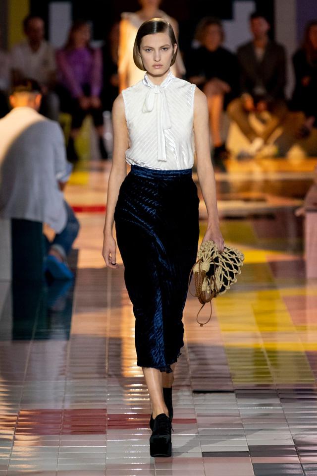 BST Xuân Hè 2020 của Prada: sự thanh lịch cổ điển - Ảnh 9.