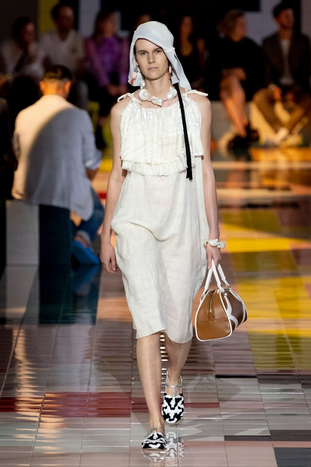 BST Xuân Hè 2020 của Prada: sự thanh lịch cổ điển - Ảnh 12.