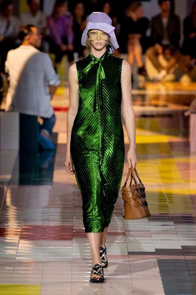 BST Xuân Hè 2020 của Prada: sự thanh lịch cổ điển - Ảnh 14.