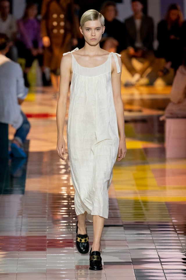 BST Xuân Hè 2020 của Prada: sự thanh lịch cổ điển - Ảnh 3.