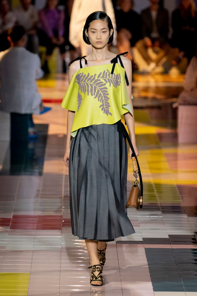 BST Xuân Hè 2020 của Prada: sự thanh lịch cổ điển - Ảnh 18.