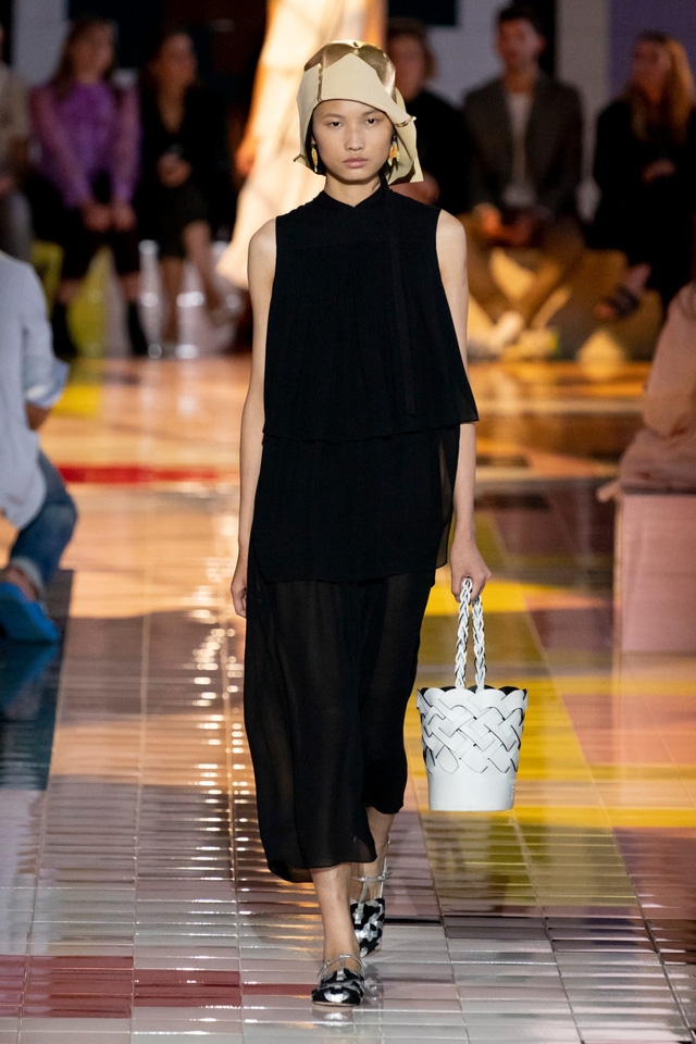 BST Xuân Hè 2020 của Prada: sự thanh lịch cổ điển - Ảnh 5.