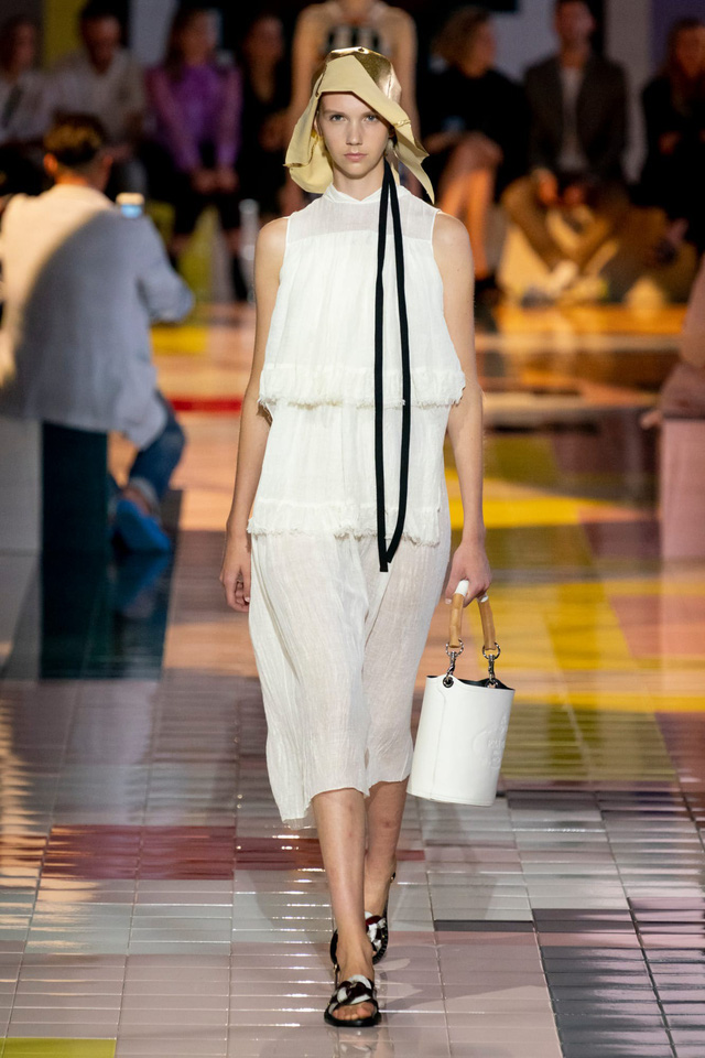 BST Xuân Hè 2020 của Prada: sự thanh lịch cổ điển - Ảnh 6.