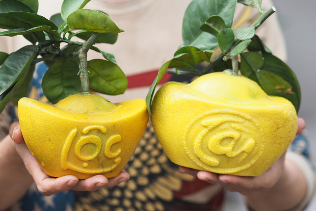 Ngày vía thần tại: ngoài vàng còn có nhiều hàng hóa ăn theo - Ảnh 2.