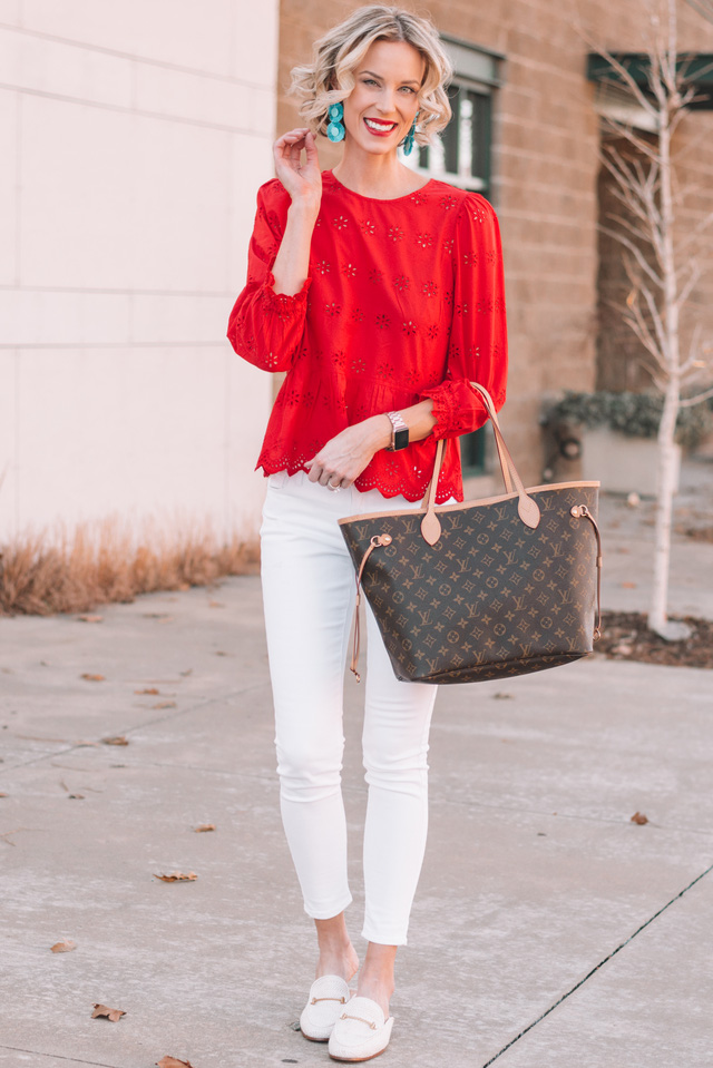 Tết diện trang phục đỏ để năm mới thành công - Ảnh 4.