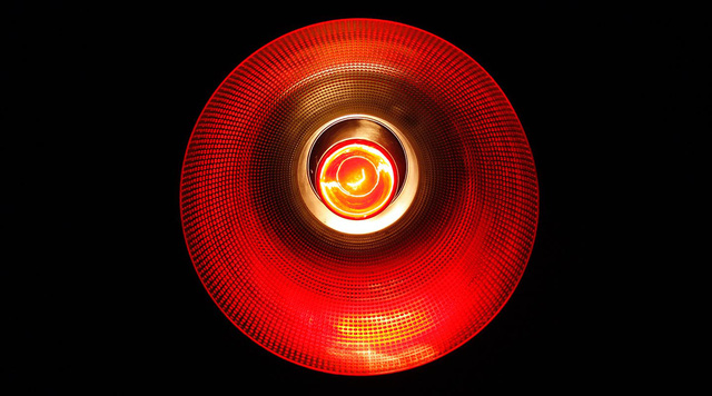 Thị lực có thể được cải thiện nhờ nhìn vào ánh sáng đỏ - Ảnh 2.