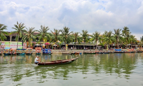 Khách du lịch bình tĩnh đổi lịch tour khi Covid-19 tái bùng phát