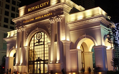 Riêng khách hàng sở hữu “căn hộ Hoàng gia” trước 30/11/2014, ngoài những
 ưu đãi như trên còn được tặng thêm Voucher nội thất trị giá 50 triệu 
đồng.