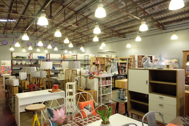 Chen nhau sắm đồ nội thất đón Tết - Ảnh 1.