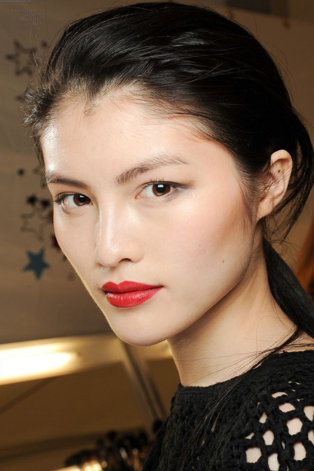 Những quy tắc bạn cần biết khi dùng son đỏ - Ảnh 2.