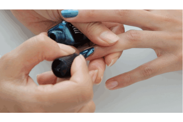 Tự sơn móng tay màu biển ngay tại nhà - Ảnh 6.