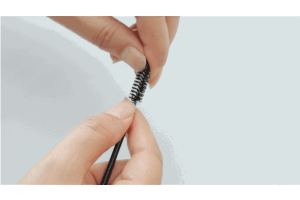 Tự sơn móng tay màu biển ngay tại nhà - Ảnh 7.