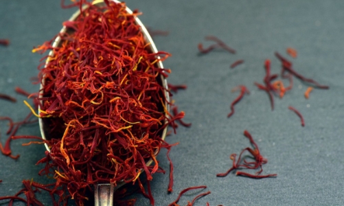 Tỉnh táo để phân biệt saffron thật – giả
