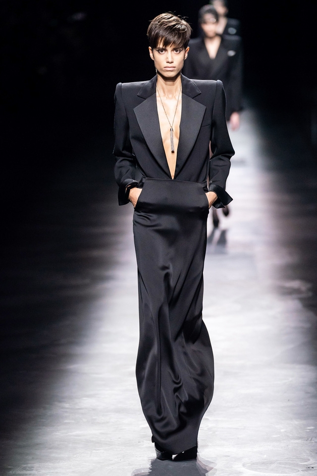 BST Thu – Đông 2019 của Saint Laurent: nữ quyền dưới lăng kính vô cực - Ảnh 12.