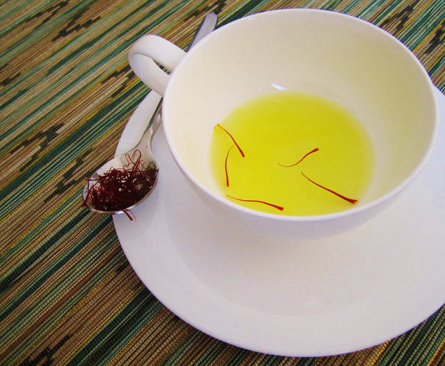 Tỉnh táo để phân biệt saffron thật – giả - Ảnh 2.