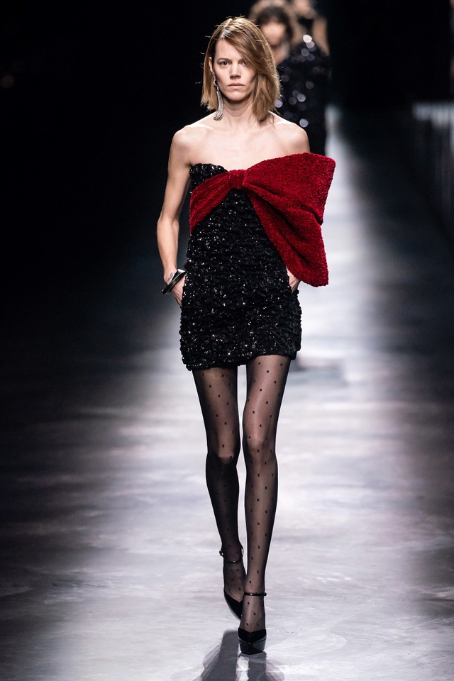BST Thu – Đông 2019 của Saint Laurent: nữ quyền dưới lăng kính vô cực - Ảnh 10.