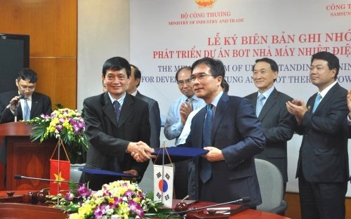 Lễ ký kết biên bản ghi nhớ phát triển dự án BOT nhà máy nhiệt điện Vũng Áng 3 giữa Tổng cục Năng lượng (Bộ Công Thương) và công ty Samsung C&amp;T (thuộc tập đoàn Samsung).