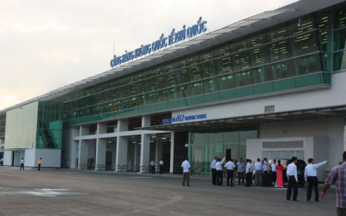 Theo Bộ Giao thông Vận tải, việc bán 100% vốn nhà nước tại sân bay Phú Quốc là một trong những phương án góp phần xã hội hoá đầu tư hạ tầng hàng không.<br>