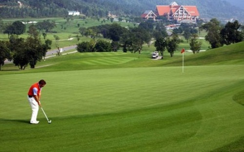 Với việc đưa ra 9 sân golf và giai đoạn 2 của 1 sân golf, đồng thời bổ 
sung 15 sân golf vào danh mục, cả nước có 96 sân golf dự kiến phát triển
 đến năm 2020.