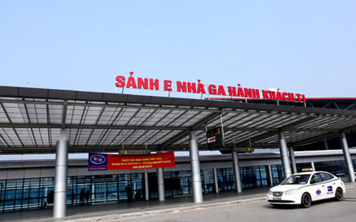 Bộ trưởng Đinh La Thăng bước đầu chấp thuận nhượng quyền khai thác sảnh E nhà ga T1 Nội Bài cho Vietjet.<br>