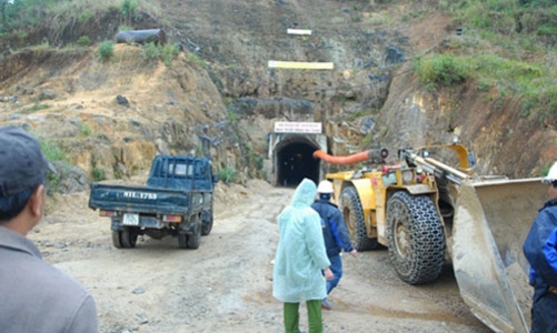 Thủ tướng yêu cầu khẩn trương cứu hộ vụ sập hầm thuỷ điện