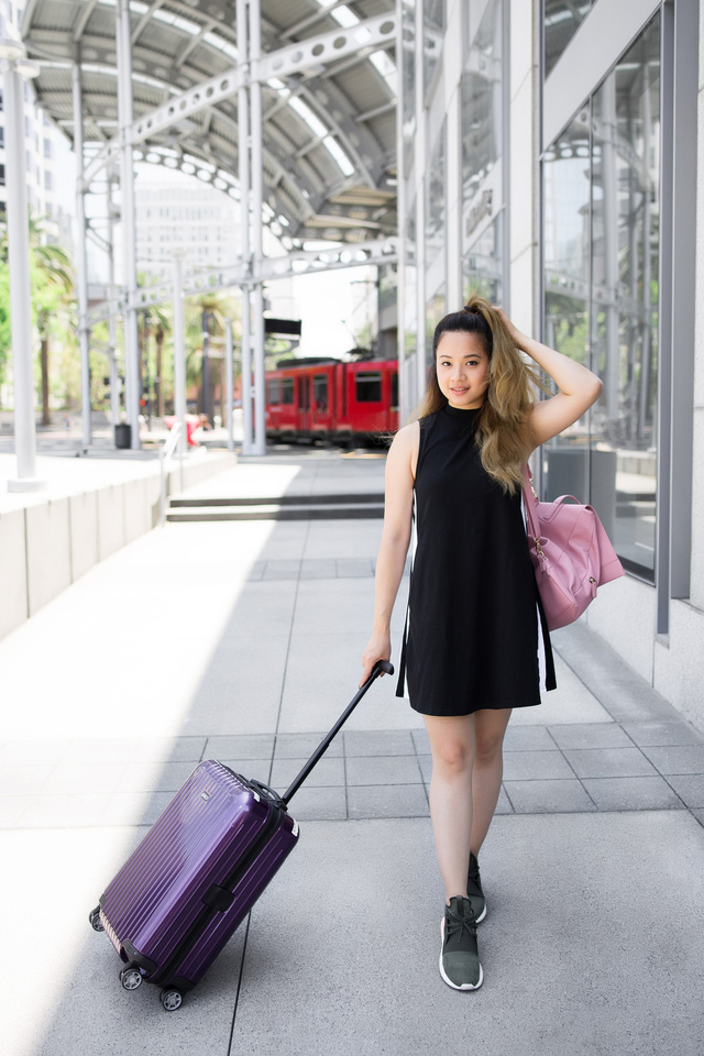 Chọn trang phục ra sân bay cần lưu ý những gì? - Ảnh 3.