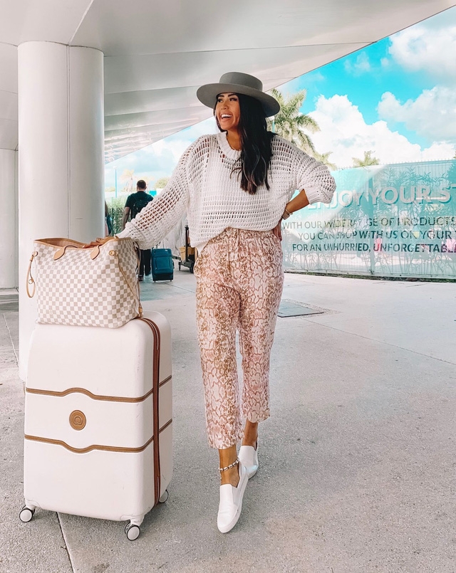 Chọn trang phục ra sân bay cần lưu ý những gì? - Ảnh 8.