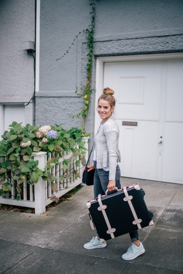 Chọn trang phục ra sân bay cần lưu ý những gì? - Ảnh 11.