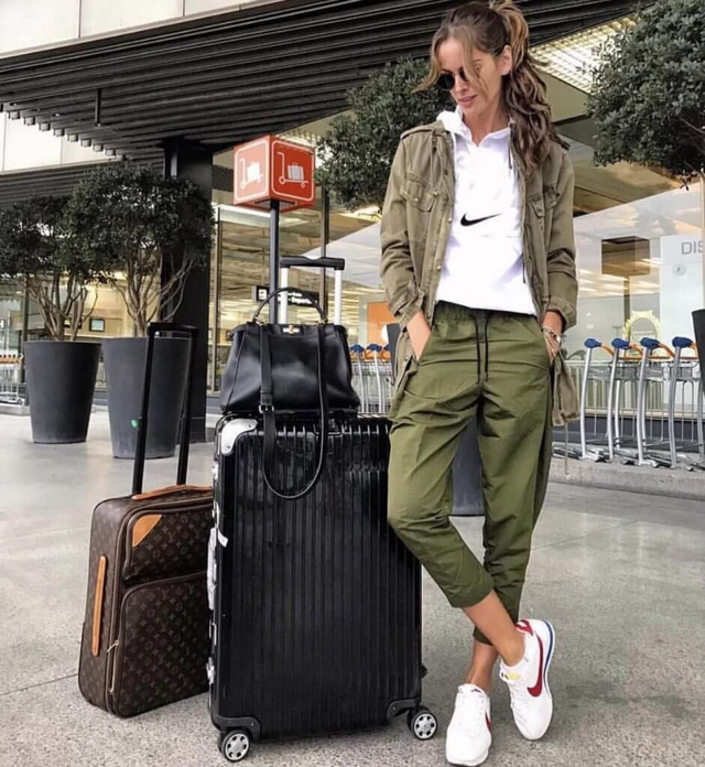 Chọn trang phục ra sân bay cần lưu ý những gì? - Ảnh 4.