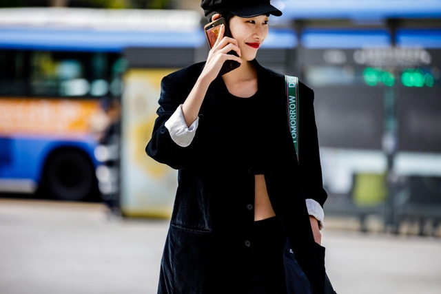 Seoul Fashion Week và sự trở lại của chiếc mũ baker boy - Ảnh 1.