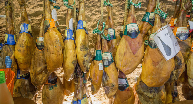 Thăm ngôi làng đá đè ở Tây Ban Nha - Ảnh 12.